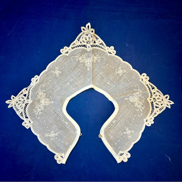 Vintage White Cotton Lace Collar Dickey, Pearl Button, Unworn - Picture 6 of 10